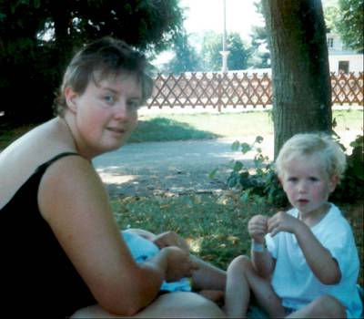 L� c'est bien moi avec mon 1er fils Cl�ment, c'�tait en �t� 1997.