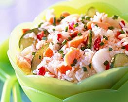 Salade de crevettes au riz sauvage et légumes crus
